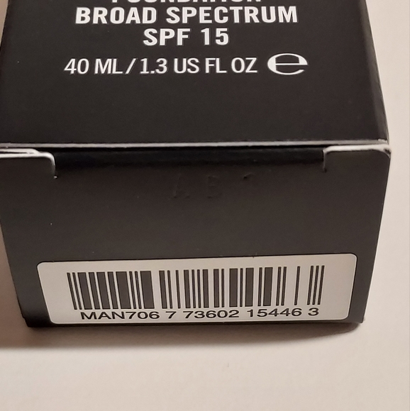 MAC Studio Sculpt SPF 15 Foundation *NC37* / 1 oz / New in box - Picture 5 of 5